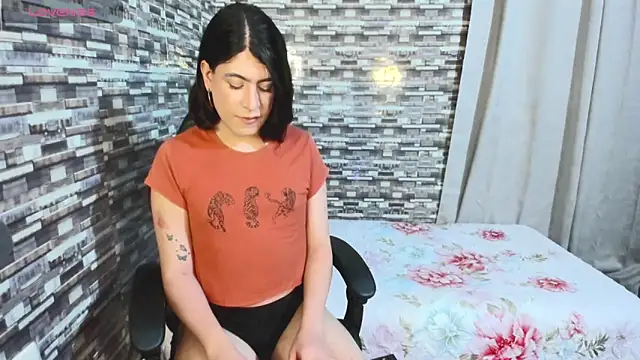 Snapshot of xxxEmmaxx chatting on 05/04/26, 04:19 xxxEmmaxx online show from 05/04/26, 04:19