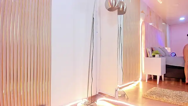 SofiaWhites online show from 04/17/26, 08:34