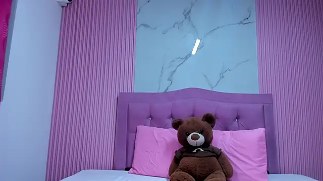 Emy topless online show from 09/13/25, 11:04