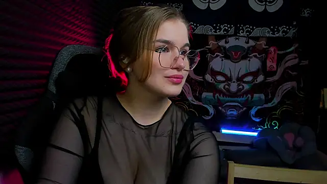 Snapshot of SophieMurrr chatting on 10/21/25, 04:08 SophieMurrr online show from 10/21/25, 04:08