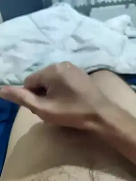 emrekzlk52 online show from 12/13/25, 07:53