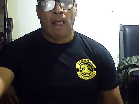 Snapshot of sexigym35 chatting on 10/23/25, 02:55 sexigym35 online show from 10/23/25, 02:55