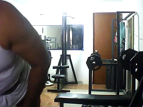 Snapshot of sexigym35 chatting on 10/26/25, 09:21 sexigym35 online show from 10/26/25, 09:21