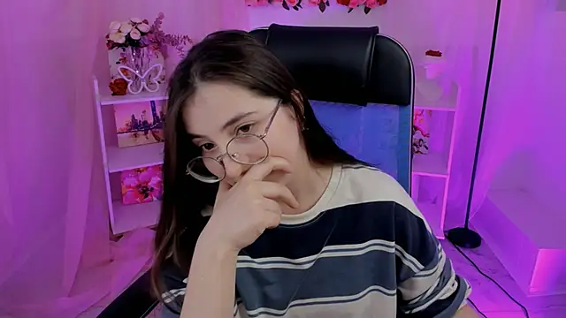 VirtuallVoyant online show from 09/26/25, 05:11