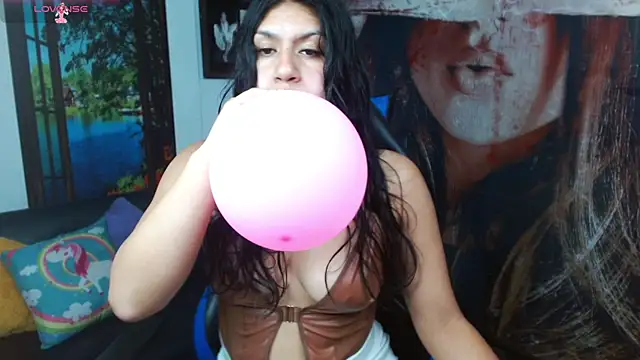 Snapshot of gigi_gilt_ chatting on 06/24/26, 08:41 gigi gilt online show from 06/24/26, 08:41