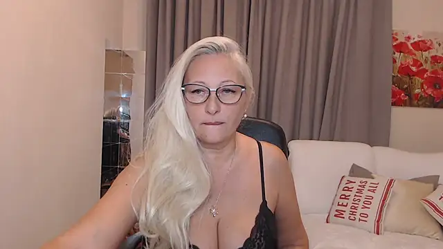 ValeriaSharm online show from 10/04/25, 11:41