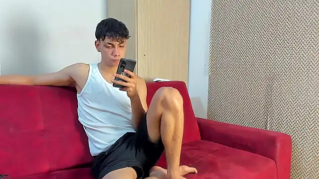 Snapshot of willy_sexxx18 chatting on 05/06/26, 07:52 willy sexxx18 online show from 05/06/26, 07:52
