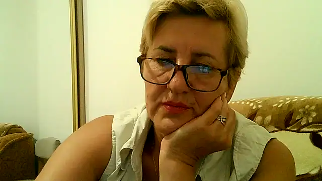 Snapshot of Dana4921 chatting on 09/19/25, 05:02 Dana4921 online show from 09/19/25, 05:02