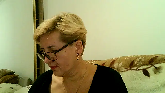 Snapshot of Dana4921 chatting on 10/21/25, 03:46 Dana4921 online show from 10/21/25, 03:46