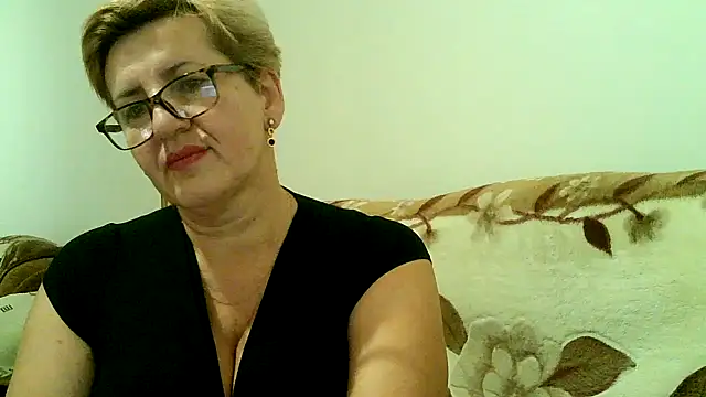 Snapshot of Dana4921 chatting on 10/23/25, 04:28 Dana4921 online show from 10/23/25, 04:28