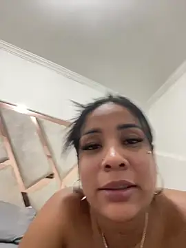 Snapshot of MarianaaSantos chatting on 05/15/26, 06:09 MarianaaSantos online show from 05/15/26, 06:09