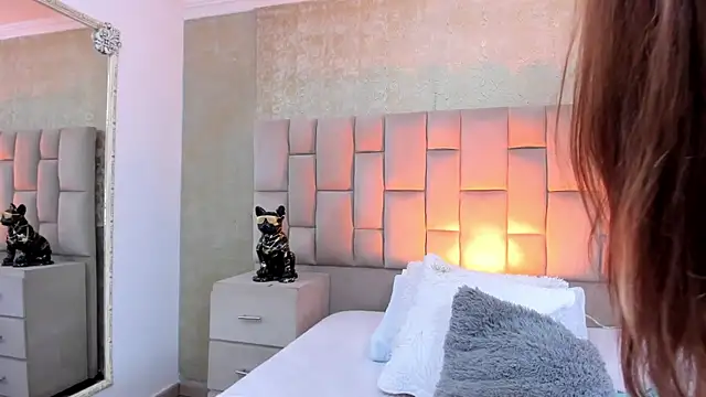 cloesummerr  online show from 11/04/25, 01:54