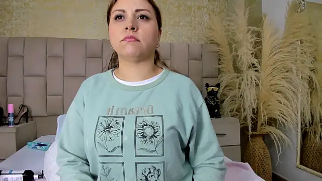 cloesummerr  online show from 12/14/25, 12:10