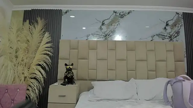 cloesummerr  online show from 02/17/26, 12:23