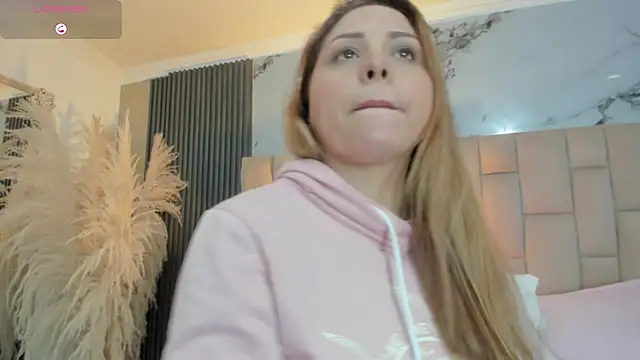 cloesummerr  online show from 03/27/26, 01:55