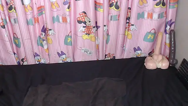TrishahXo online show from 06/12/26, 08:19