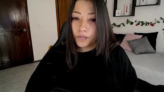 Mia 1120 online show from 10/23/25, 08:18