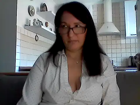 Snapshot of Elena48324 chatting on 05/24/26, 10:53 Elena48324 online show from 05/24/26, 10:53
