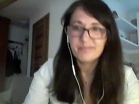 Snapshot of Elena48324 chatting on 06/03/26, 05:29 Elena48324 online show from 06/03/26, 05:29