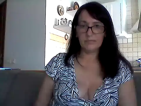 Snapshot of Elena48324 chatting on 06/27/26, 10:53 Elena48324 online show from 06/27/26, 10:53