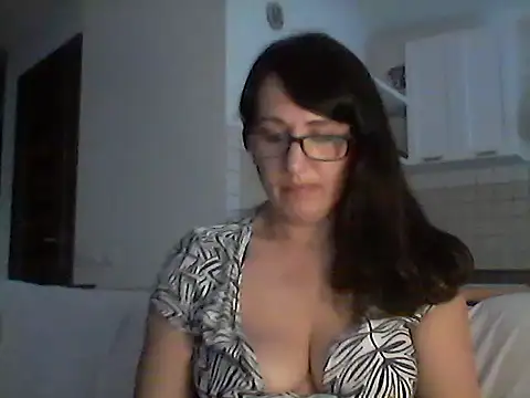 Snapshot of Elena48324 chatting on 07/08/26, 04:33 Elena48324 online show from 07/08/26, 04:33