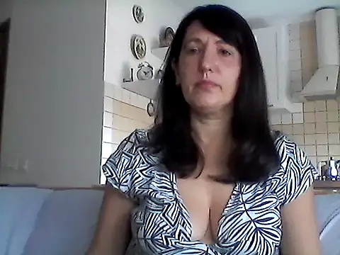 Snapshot of Elena48324 chatting on 07/12/26, 07:10 Elena48324 online show from 07/12/26, 07:10