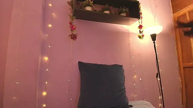 Dafne Mel online show from 11/18/25, 12:42