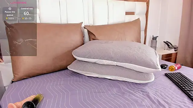 Skylar Smith  online show from 04/01/26, 01:52