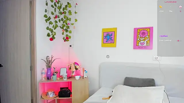 Snapshot of AprilAddams_ chatting on 09/13/25, 09:25 AprilAddams  online show from 09/13/25, 09:25