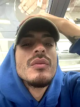 Snapshot of malek_xarx_ chatting on 09/10/25, 01:44 malek xarx online show from 09/10/25, 01:44