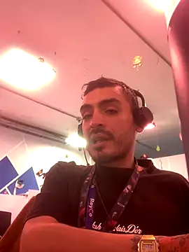 malek xarx  online show from 11/28/25, 02:53