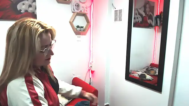 DIVAX MONSERRAT online show from 11/16/25, 08:58