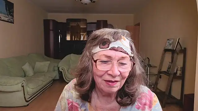 Betty Brick online show from 05/17/26, 04:03