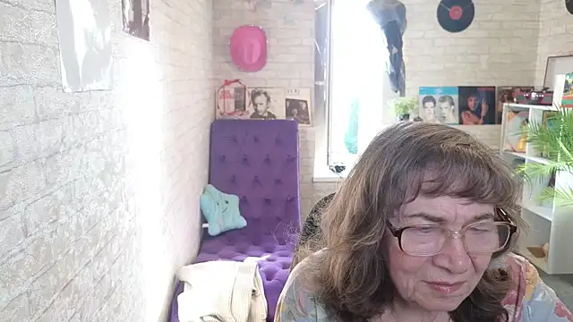 Betty Brick online show from 05/18/26, 03:18