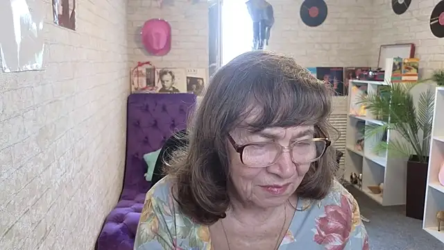 Betty Brick online show from 05/19/26, 12:55
