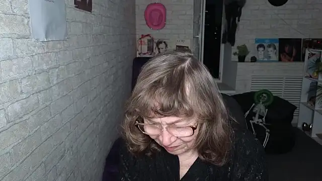 Betty Brick online show from 05/22/26, 06:02