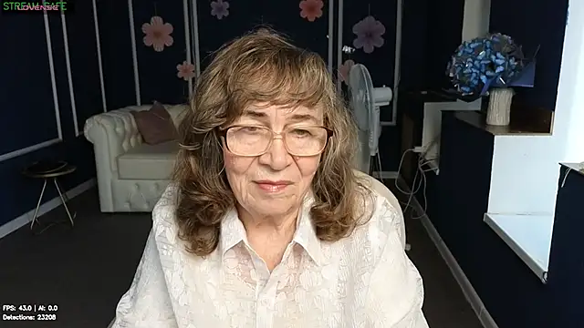 Snapshot of Betty_Brick chatting on 07/13/26, 01:25 Betty Brick online show from 07/13/26, 01:25
