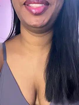 Snapshot of tamil_Aarathi chatting on 06/11/26, 05:22 tamil Aarathi online show from 06/11/26, 05:22