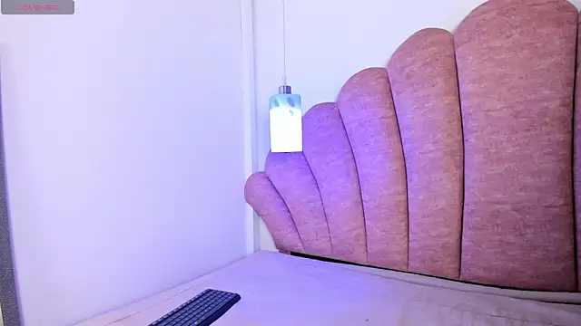 Snapshot of halabi_saha chatting on 11/21/25, 10:47 halabi saha online show from 11/21/25, 10:47