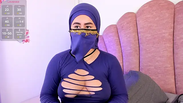 Snapshot of halabi_saha chatting on 11/28/25, 10:51 halabi saha online show from 11/28/25, 10:51