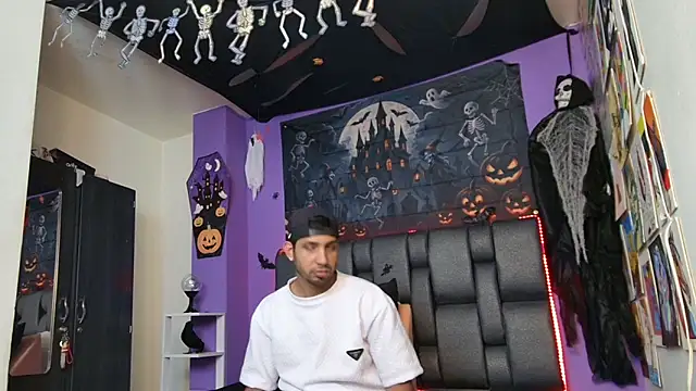 ashtoncooperr online show from 10/23/25, 07:01