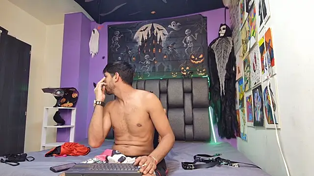 ashtoncooperr online show from 10/26/25, 06:14