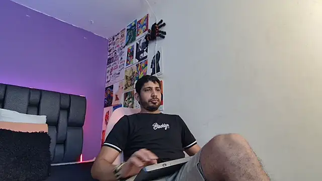 ashtoncooperr online show from 11/04/25, 07:02