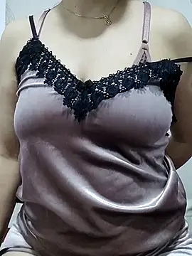 Snapshot of linakhalifa chatting on 10/29/25, 12:24 linakhalifa online show from 10/29/25, 12:24