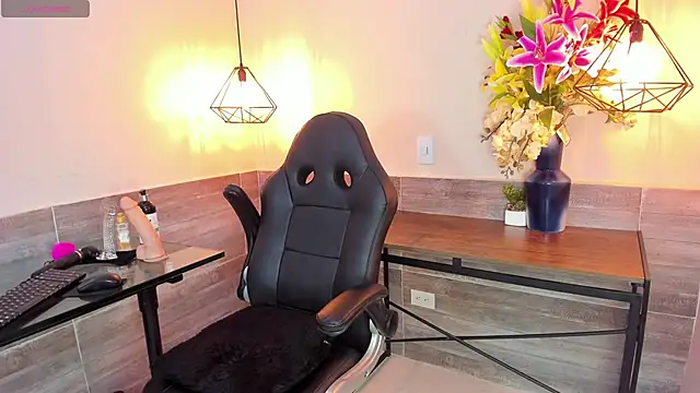 LussieWillow online show from 09/29/25, 11:59