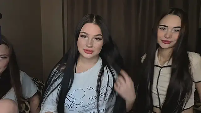 Snapshot of honey_____bunny chatting on 10/03/25, 02:14 honey bunny online show from 10/03/25, 02:14