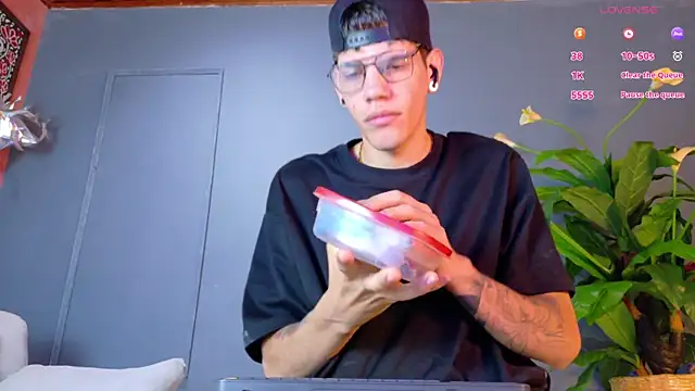 david huge online show from 11/07/25, 01:22