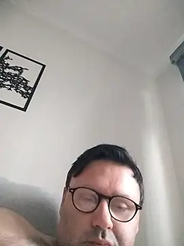 LeoMaduroSP online show from 10/26/25, 08:15