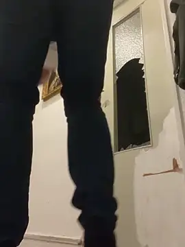 Snapshot of OfferedTearing chatting on 09/09/25, 10:31 OfferedTearing online show from 09/09/25, 10:31