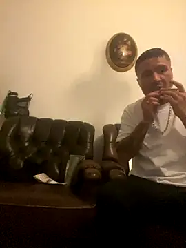 Snapshot of OfferedTearing chatting on 10/26/25, 03:12 OfferedTearing online show from 10/26/25, 03:12